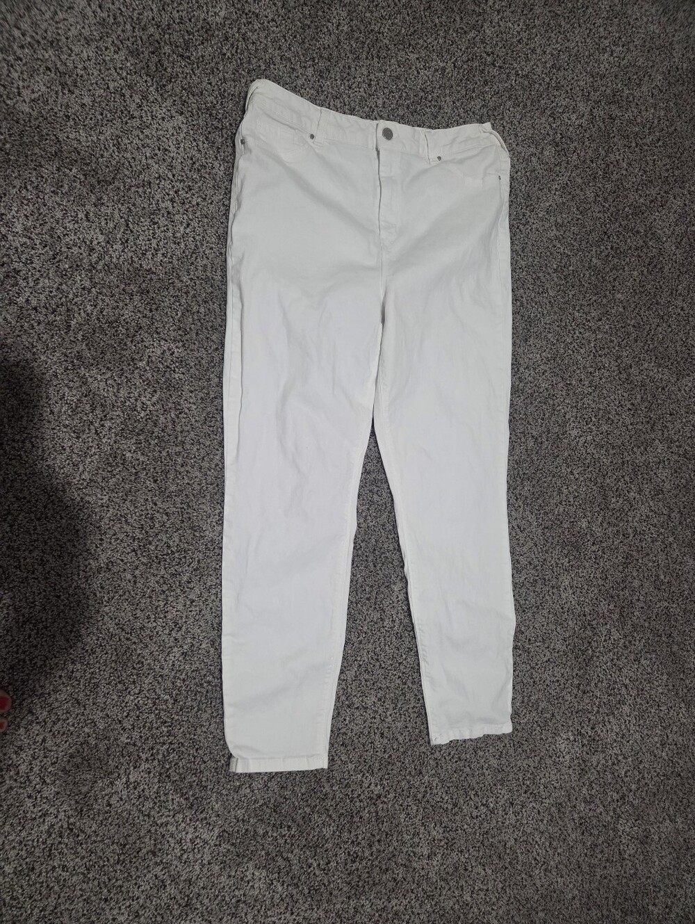 Women's White Ankle-Length Jeans - Clean Slim Cropped Style